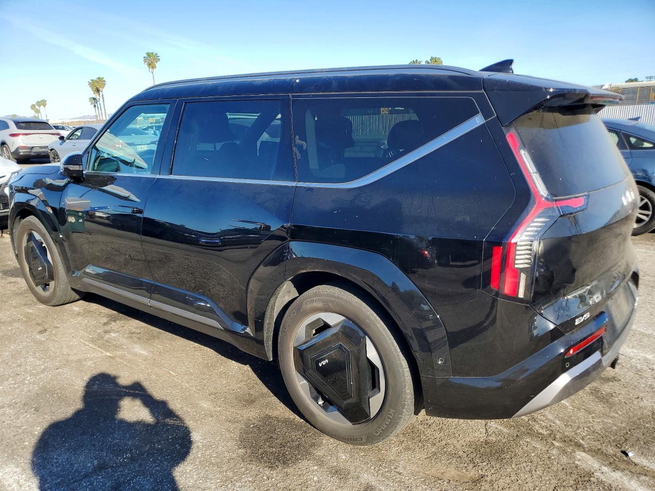 2024 KIA EV9 LAND photo 3