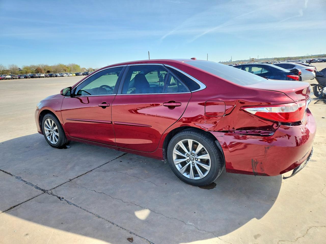 2017 TOYOTA CAMRY XLE photo 2