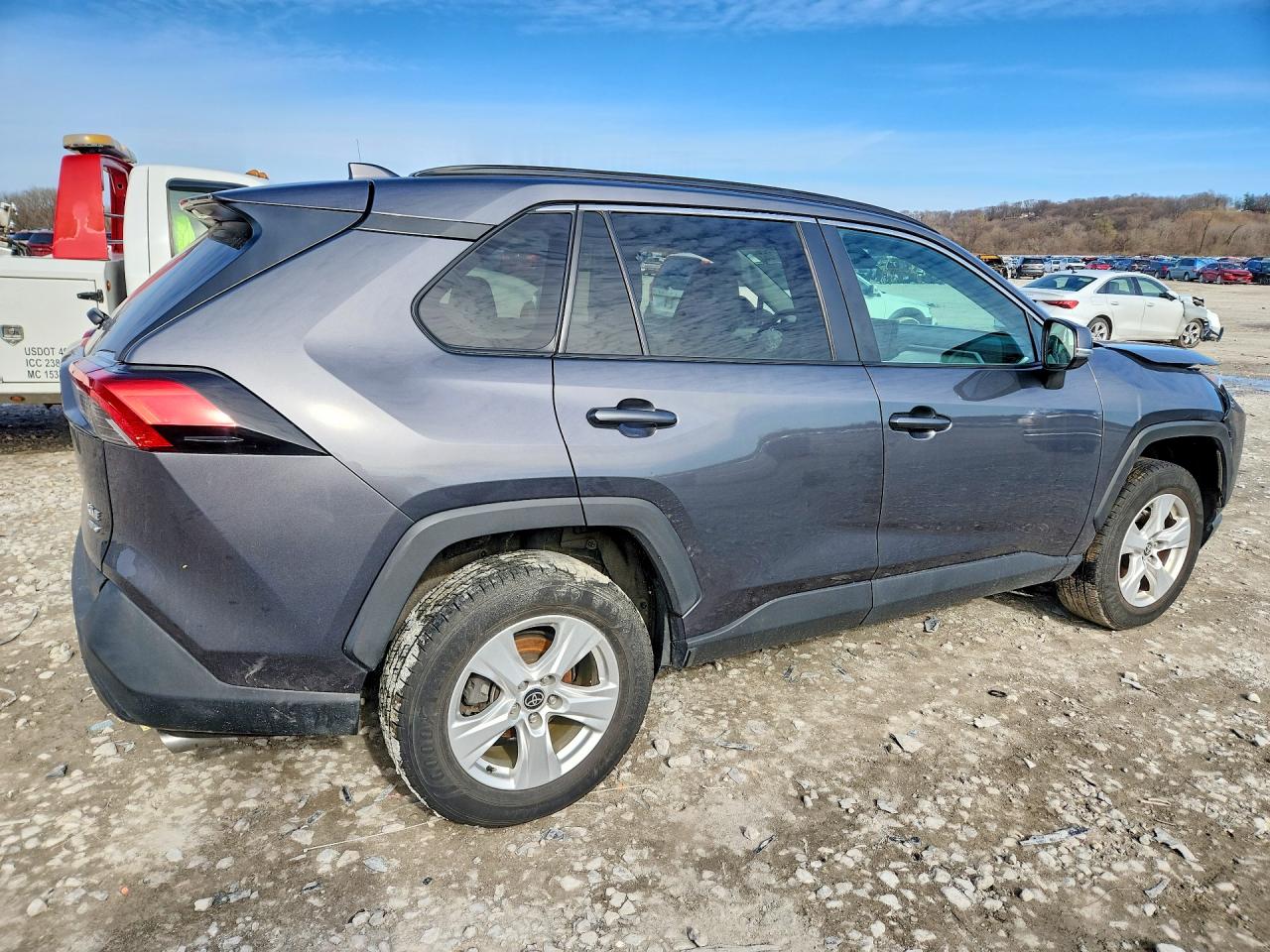 2021 TOYOTA RAV4 XLE photo 3