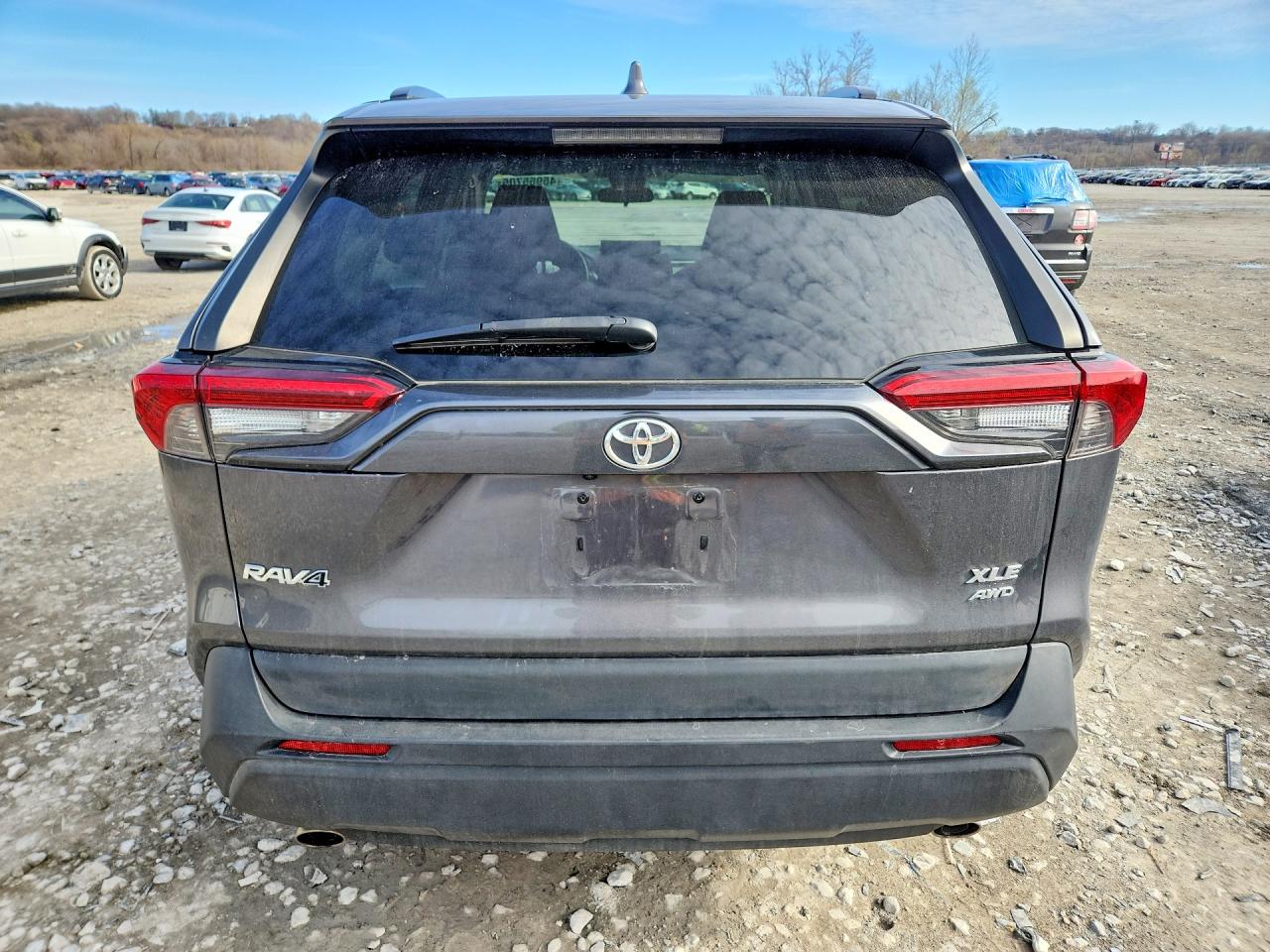 2021 TOYOTA RAV4 XLE photo 6