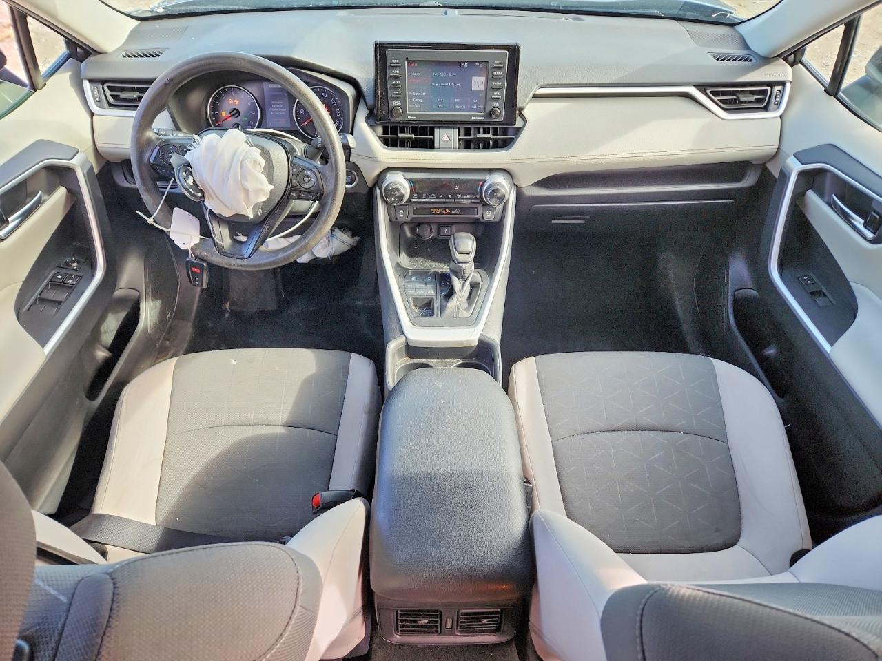 2021 TOYOTA RAV4 XLE photo 8