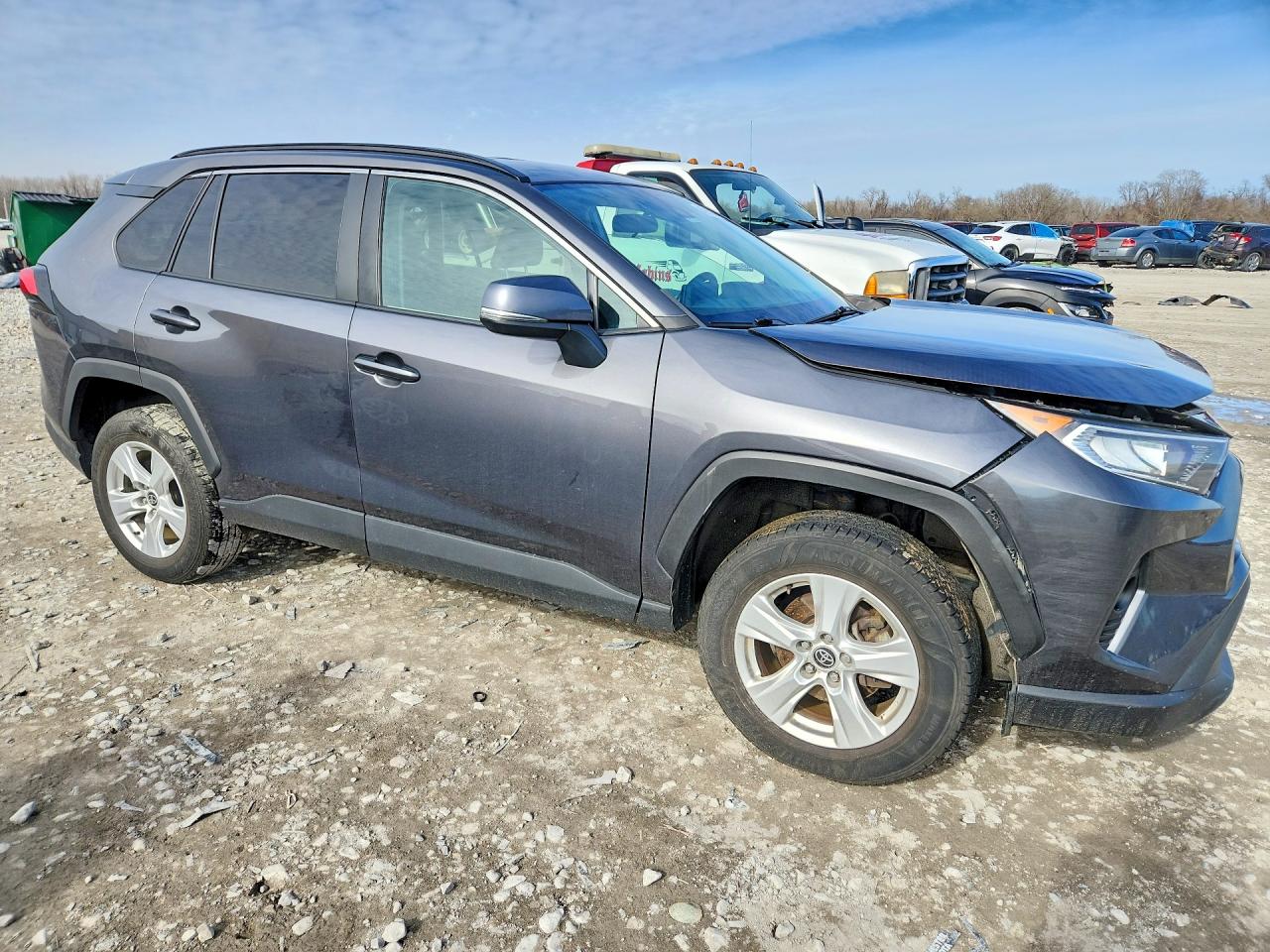 2021 TOYOTA RAV4 XLE photo 4