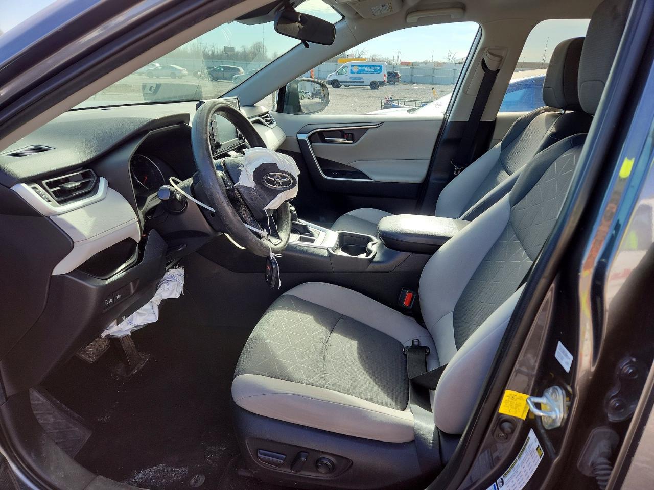 2021 TOYOTA RAV4 XLE photo 7
