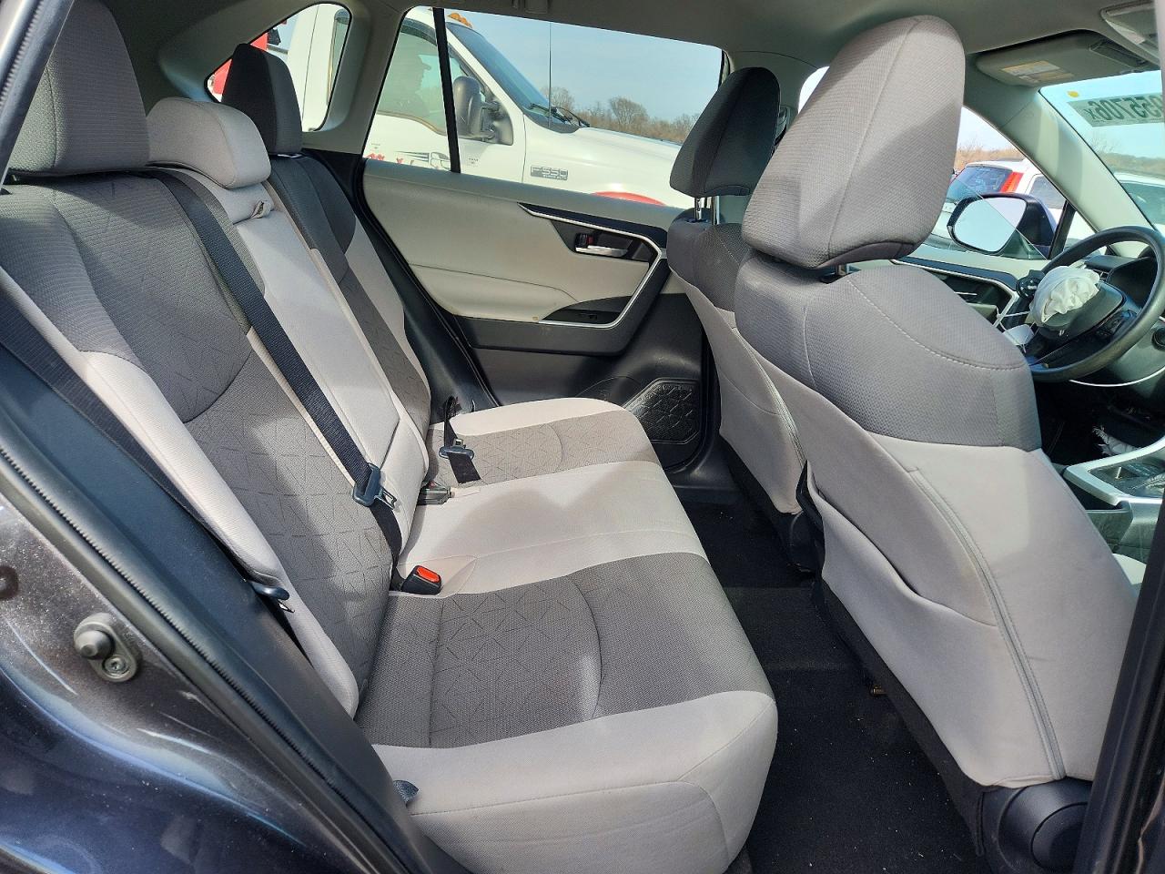 2021 TOYOTA RAV4 XLE photo 11