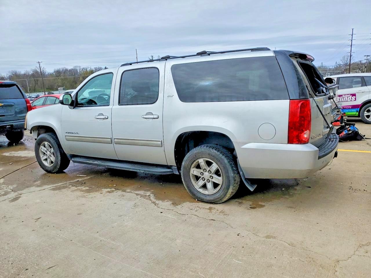 2014 GMC YUKON XL K1500 SLT photo 3