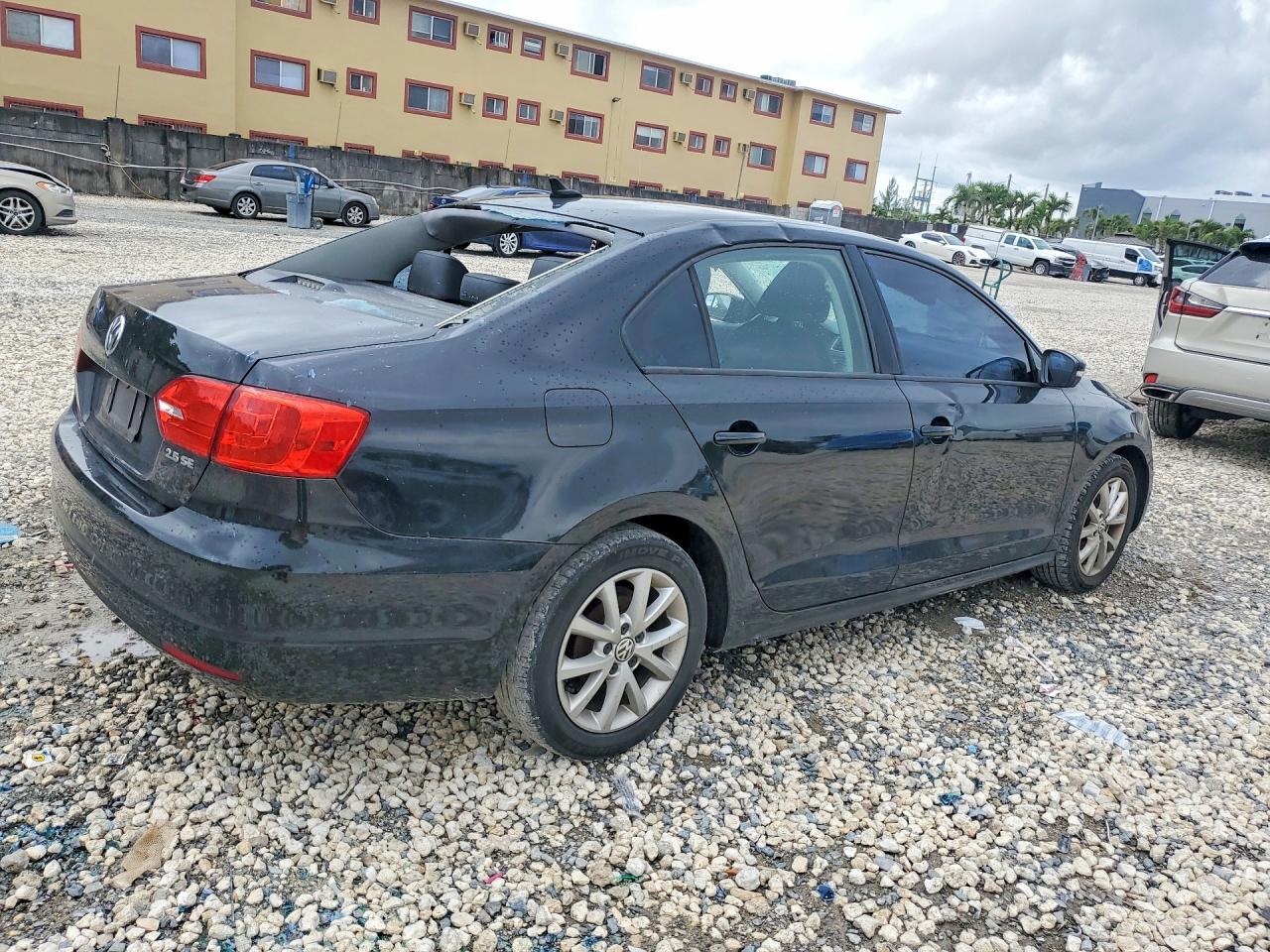 2012 VOLKSWAGEN JETTA SE photo 3