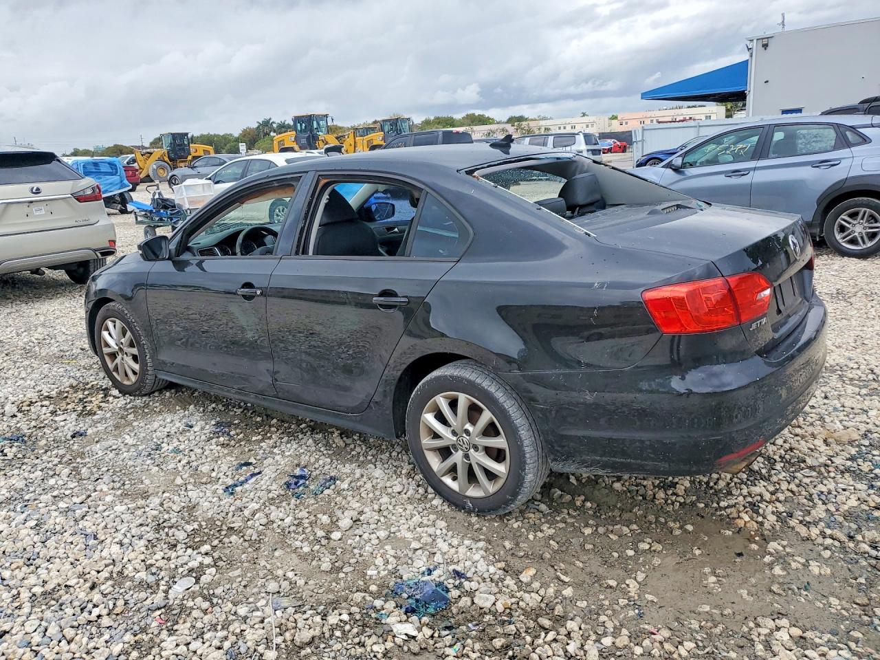 2012 VOLKSWAGEN JETTA SE photo 2