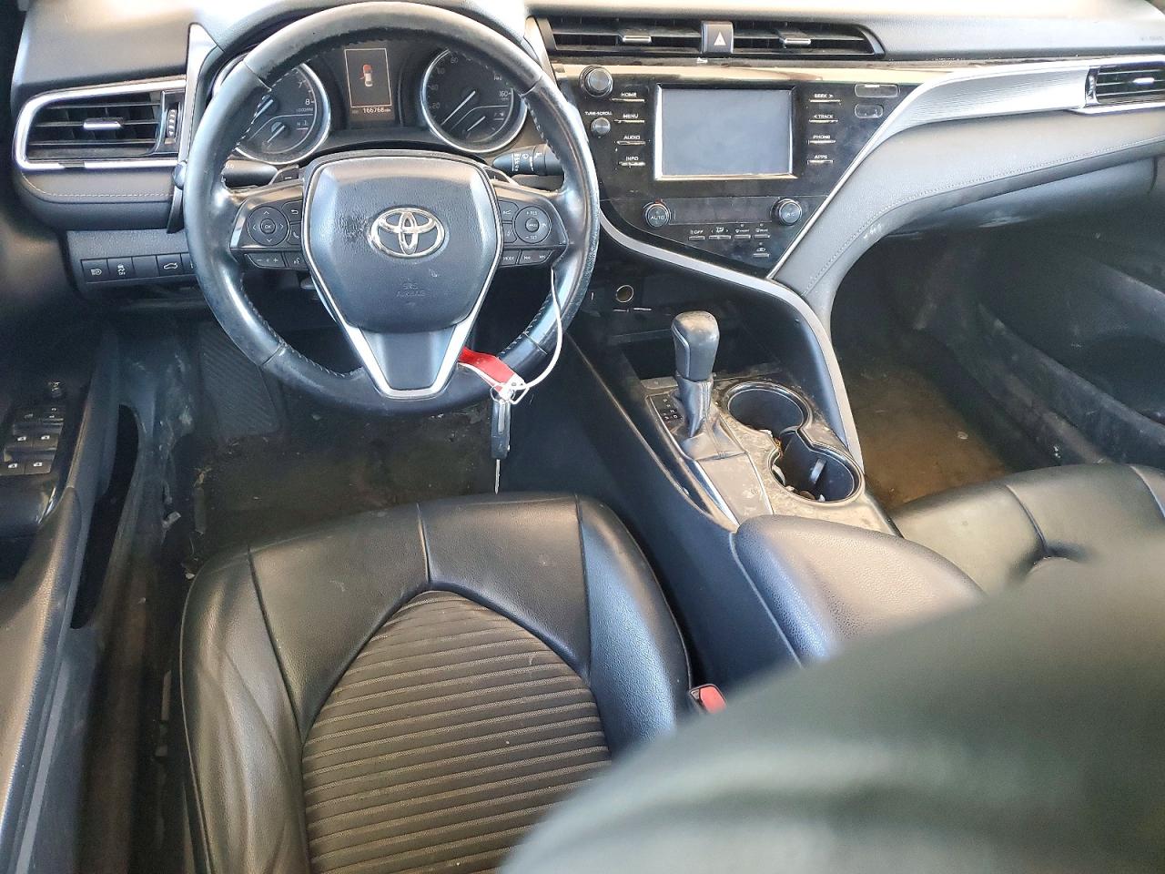 2018 TOYOTA CAMRY SE photo 22