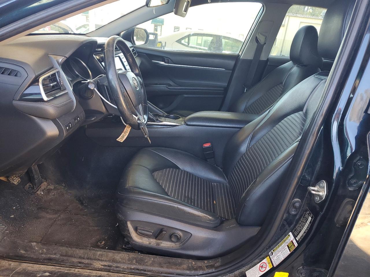 2018 TOYOTA CAMRY SE photo 19