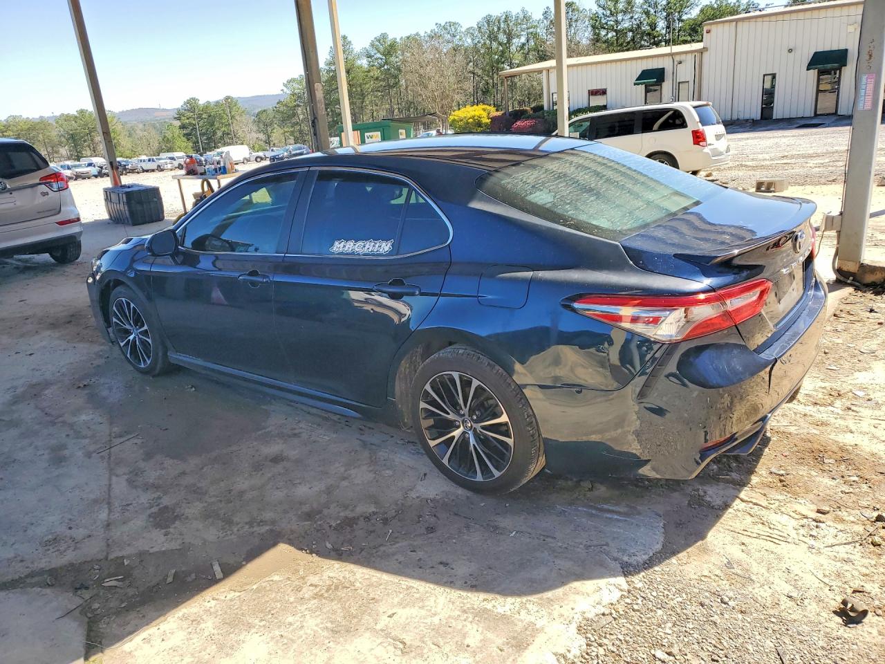 2018 TOYOTA CAMRY SE photo 4