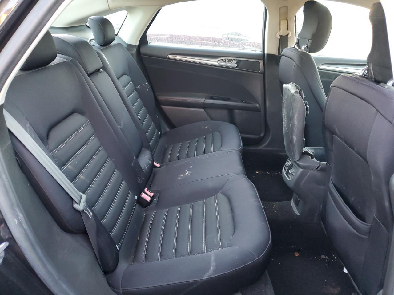 2015 FORD FUSION SE photo 31
