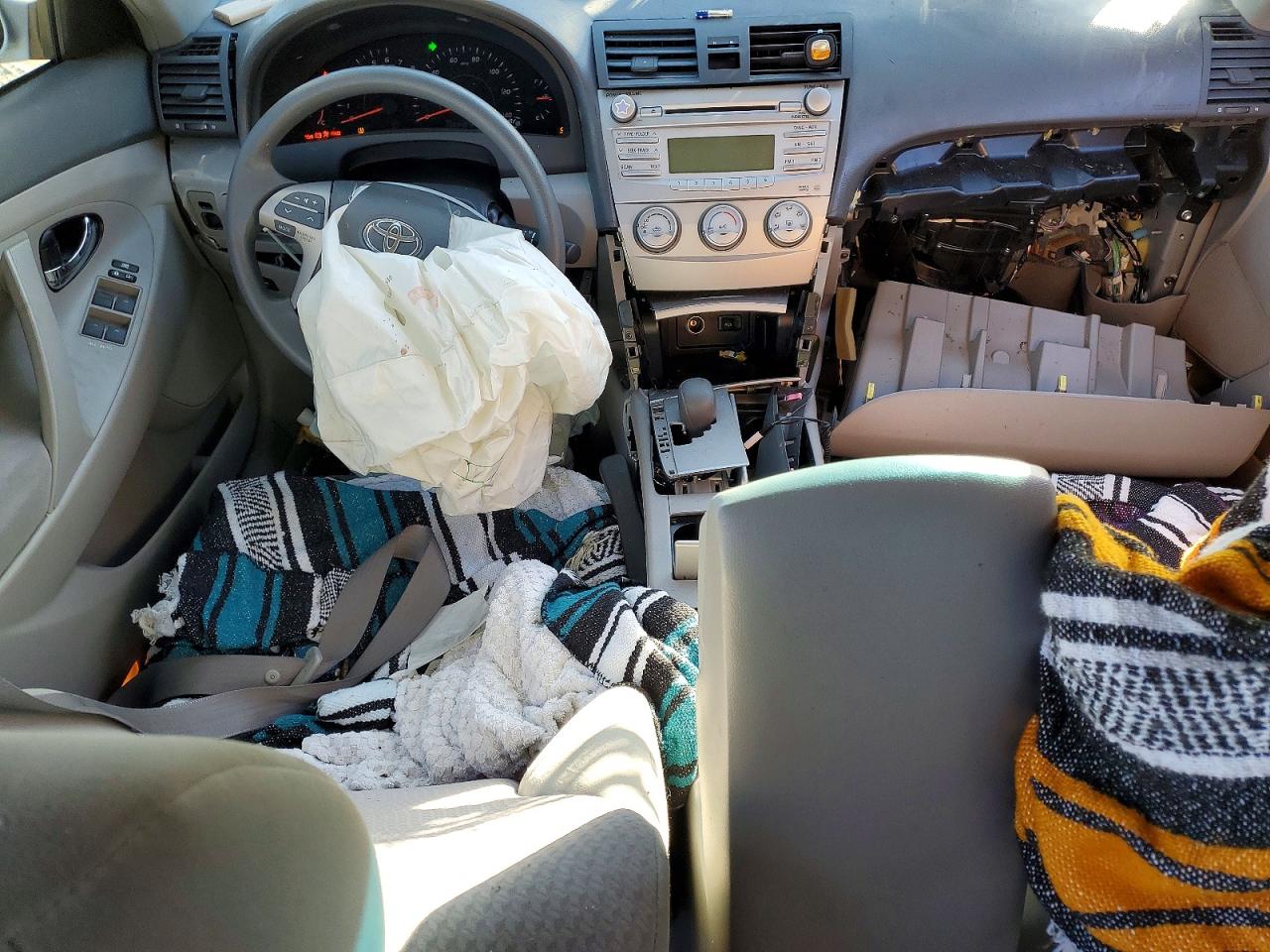 2010 TOYOTA CAMRY BASE photo 15