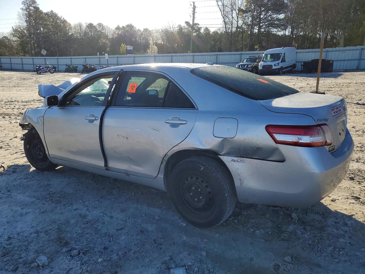 2010 TOYOTA CAMRY BASE photo 3