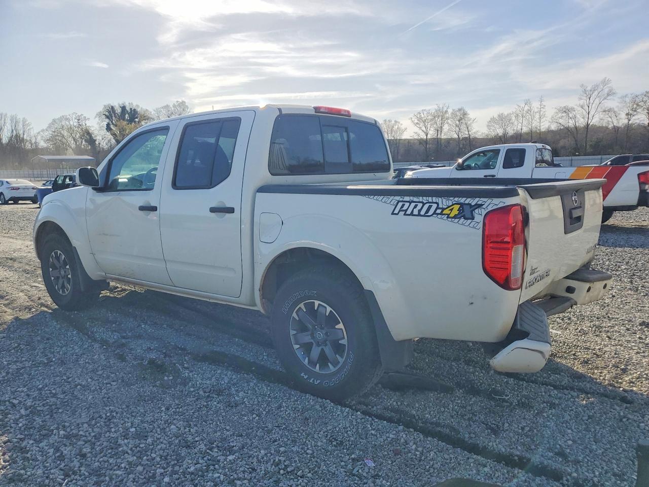 2018 NISSAN FRONTIER PRO-4X photo 3