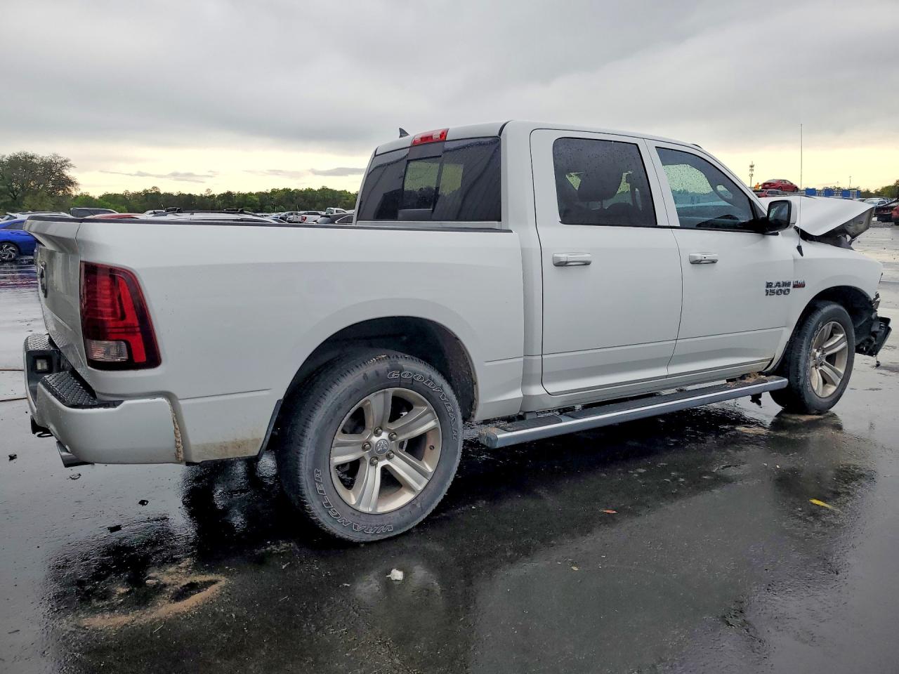2014 RAM 1500 SPORT photo 5