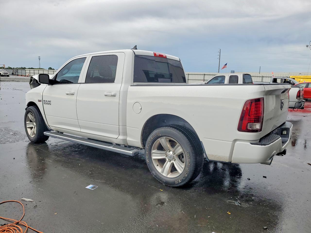 2014 RAM 1500 SPORT photo 3