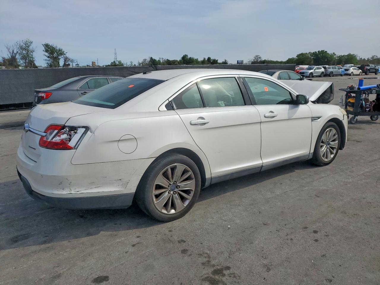 2011 FORD TAURUS LIMITED photo 5