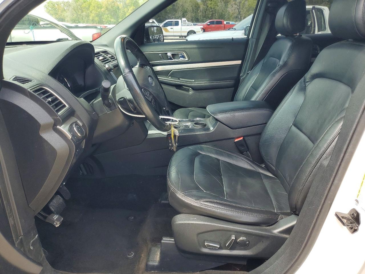 2017 FORD EXPLORER XLT photo 7
