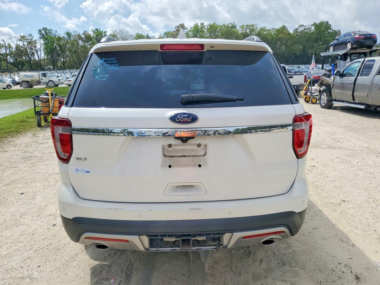 2017 FORD EXPLORER XLT photo 6