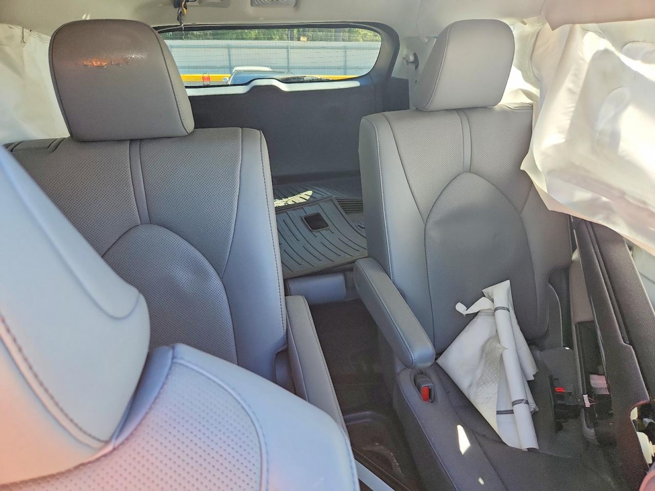 2020 TOYOTA HIGHLANDER LIMITED photo 10