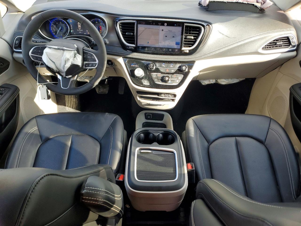 2024 CHRYSLER PACIFICA TOURING L photo 8