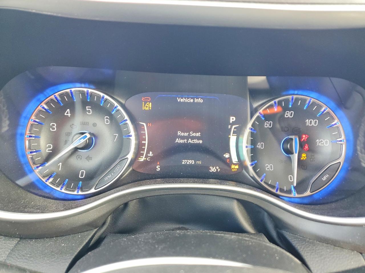 2024 CHRYSLER PACIFICA TOURING L photo 9