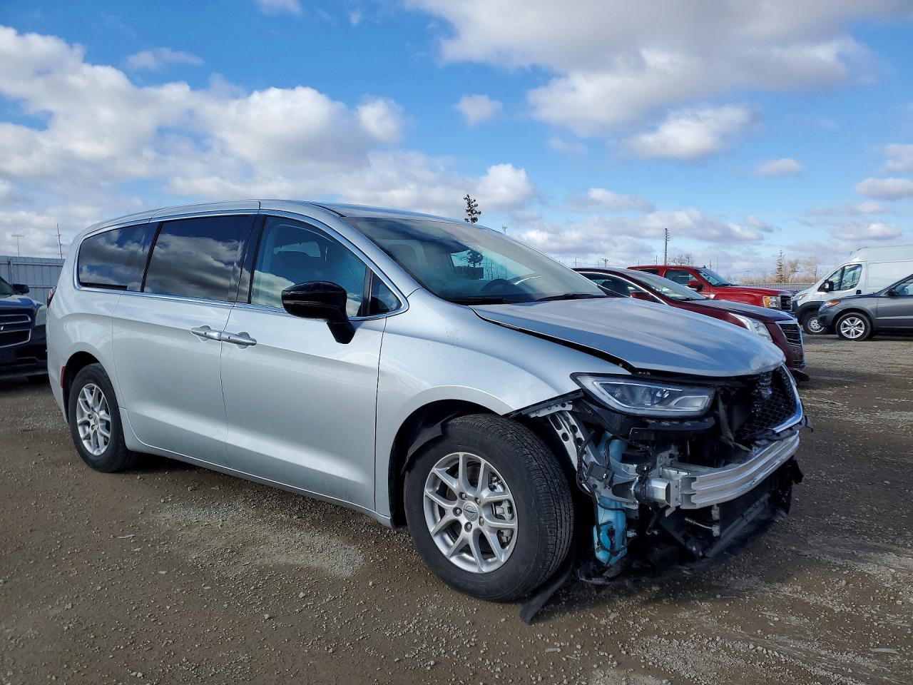 2024 CHRYSLER PACIFICA TOURING L photo 4
