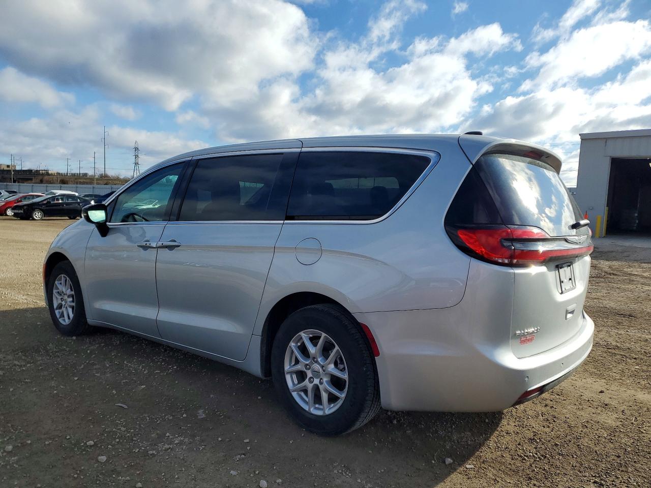 2024 CHRYSLER PACIFICA TOURING L photo 2