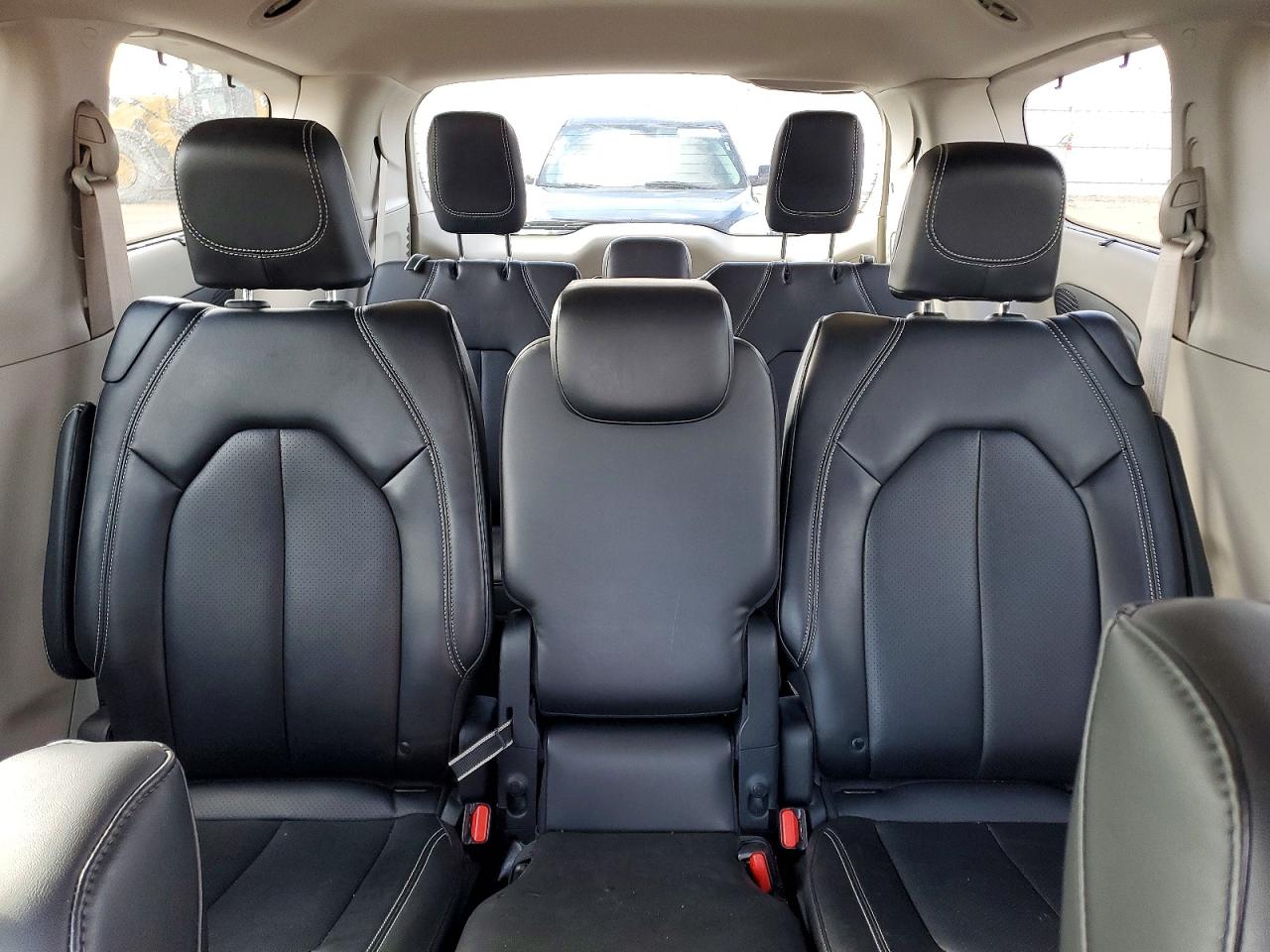 2024 CHRYSLER PACIFICA TOURING L photo 10