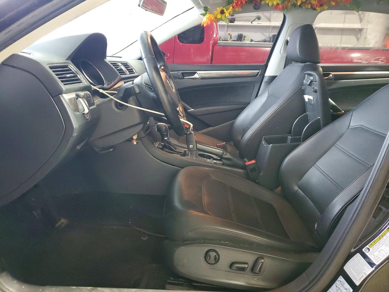 2017 VOLKSWAGEN PASSAT SE photo 7