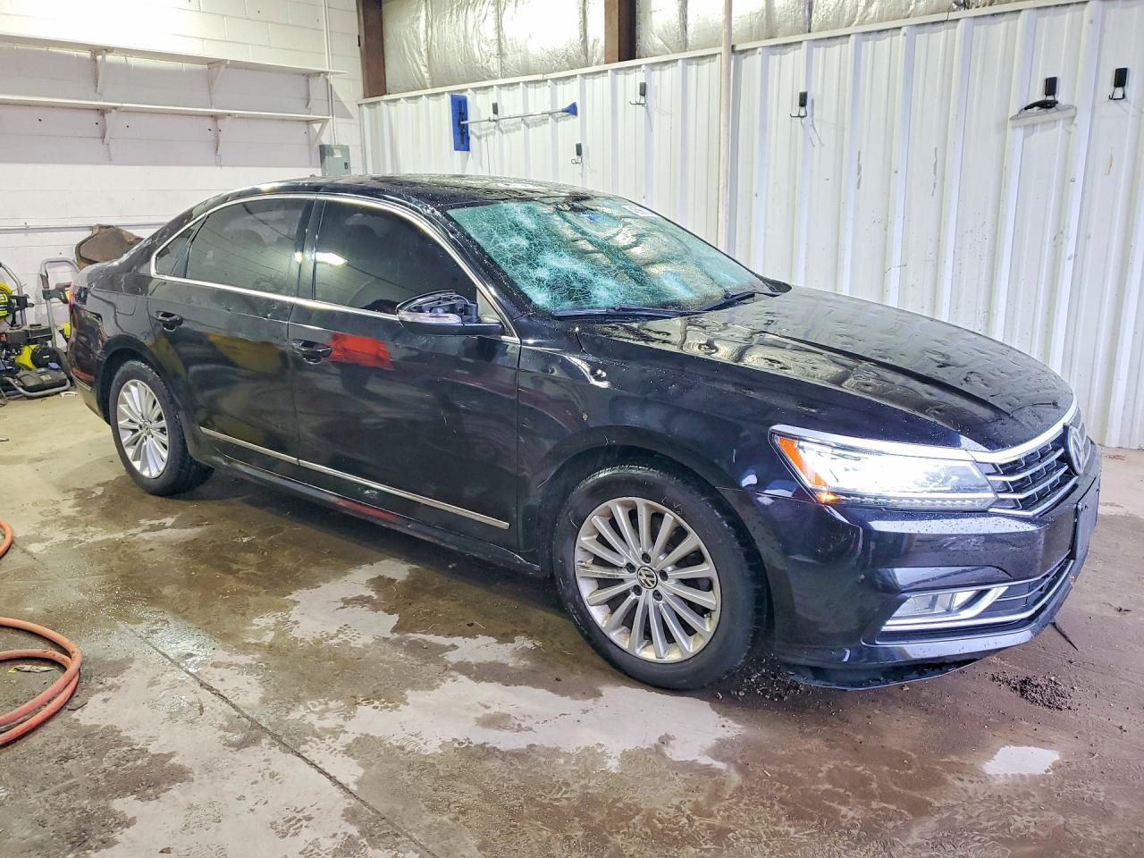 2017 VOLKSWAGEN PASSAT SE photo 4