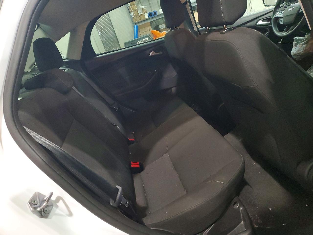 2018 FORD FOCUS SE photo 10
