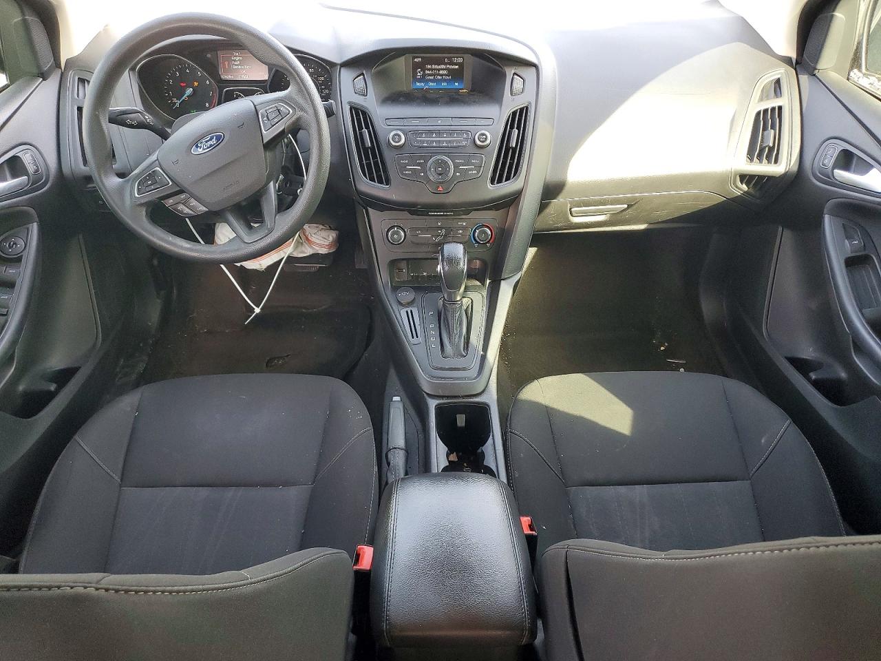 2018 FORD FOCUS SE photo 8