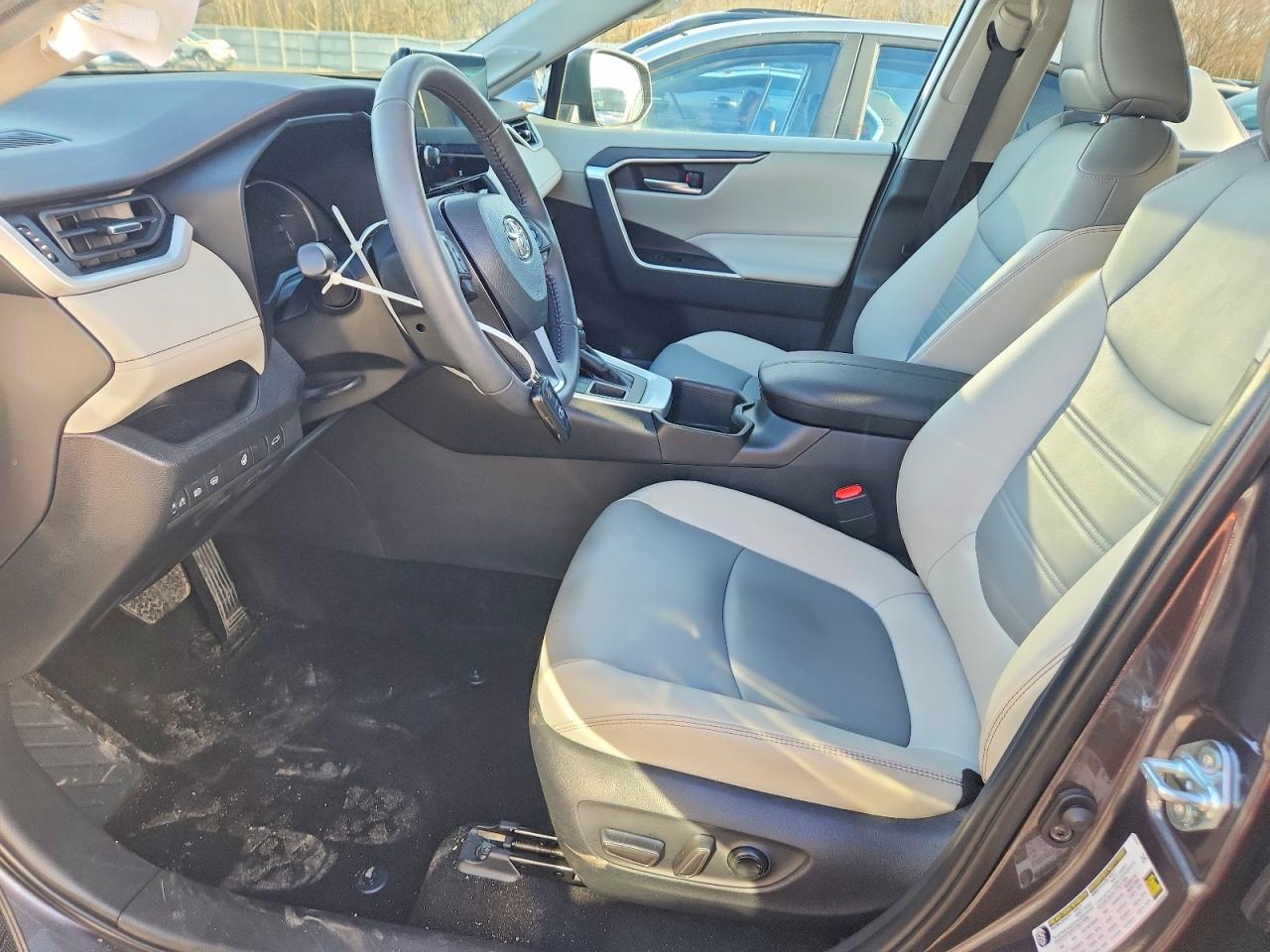 2024 TOYOTA RAV4 XLE PREMIUM photo 7