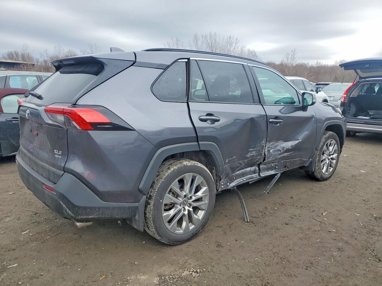 2024 TOYOTA RAV4 XLE PREMIUM photo 3