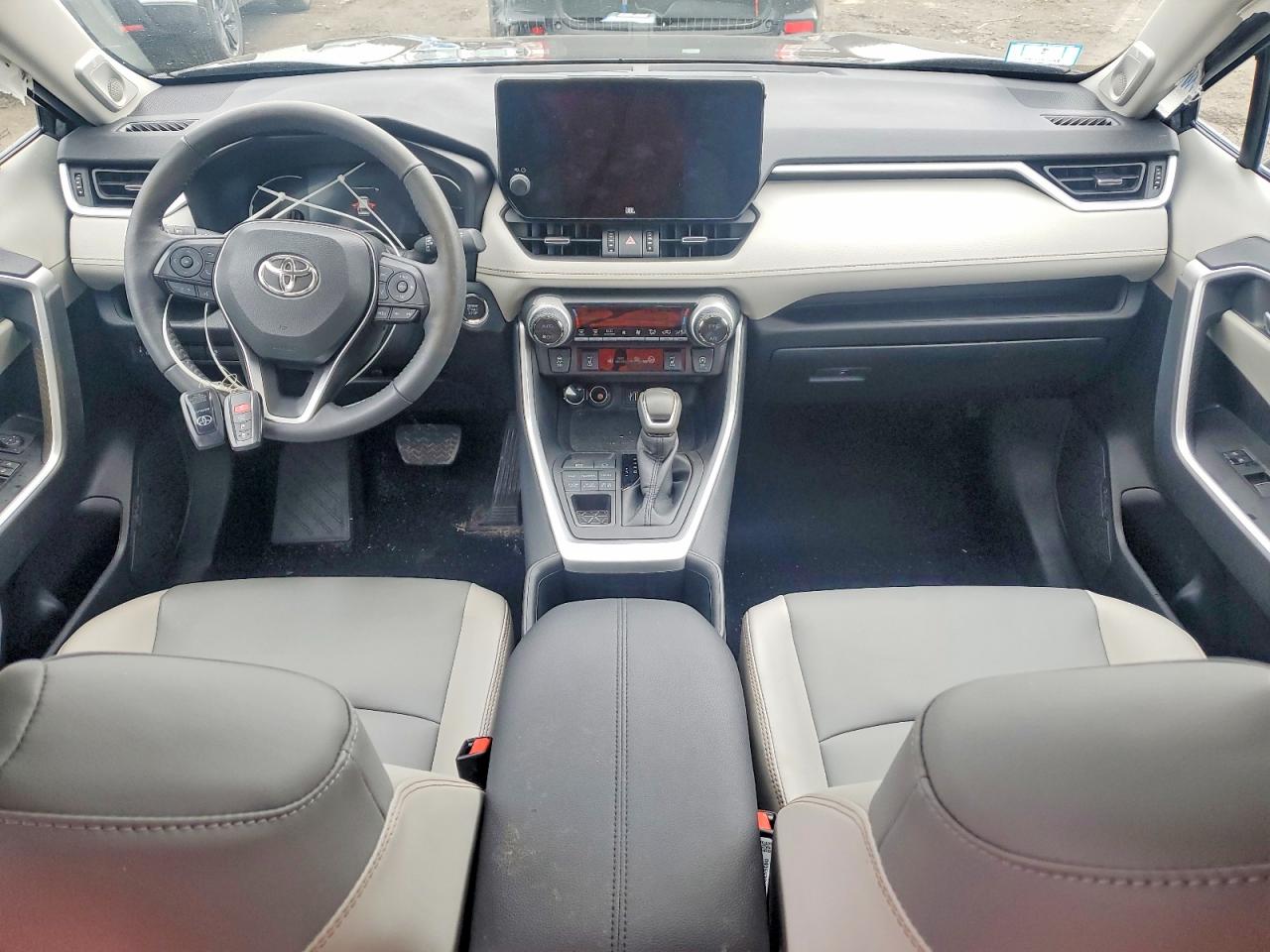 2024 TOYOTA RAV4 XLE PREMIUM photo 8