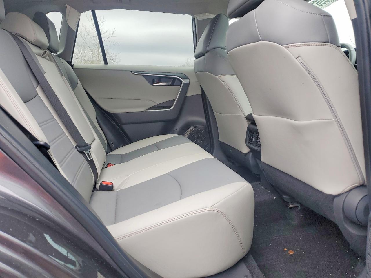 2024 TOYOTA RAV4 XLE PREMIUM photo 11