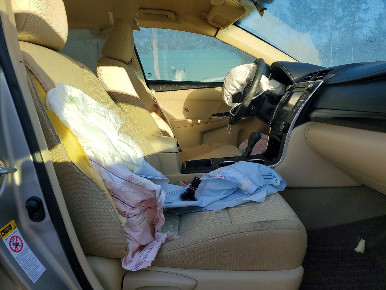 2016 TOYOTA CAMRY LE photo 19