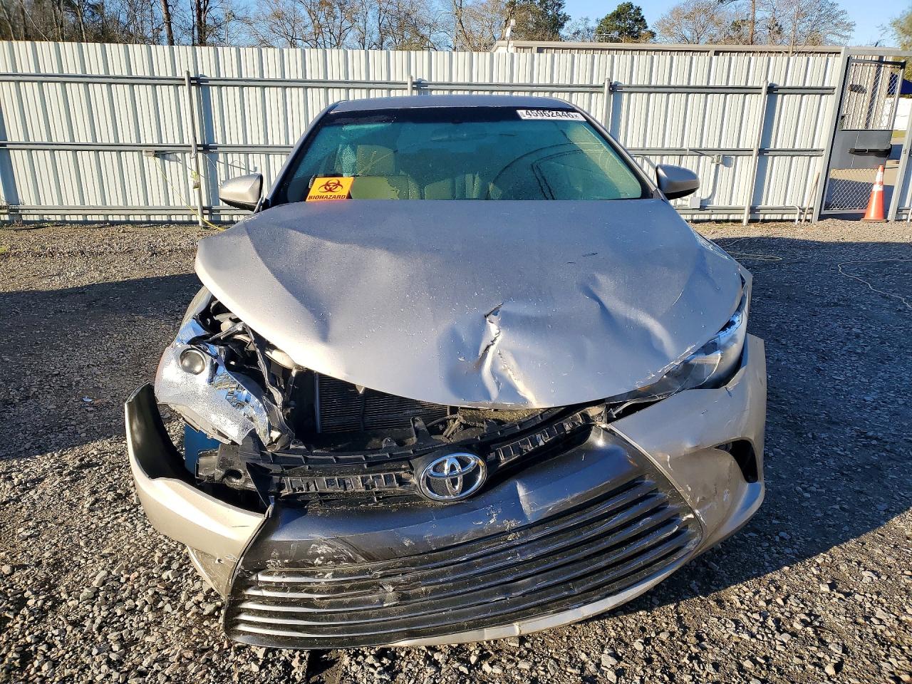 2016 TOYOTA CAMRY LE photo 13