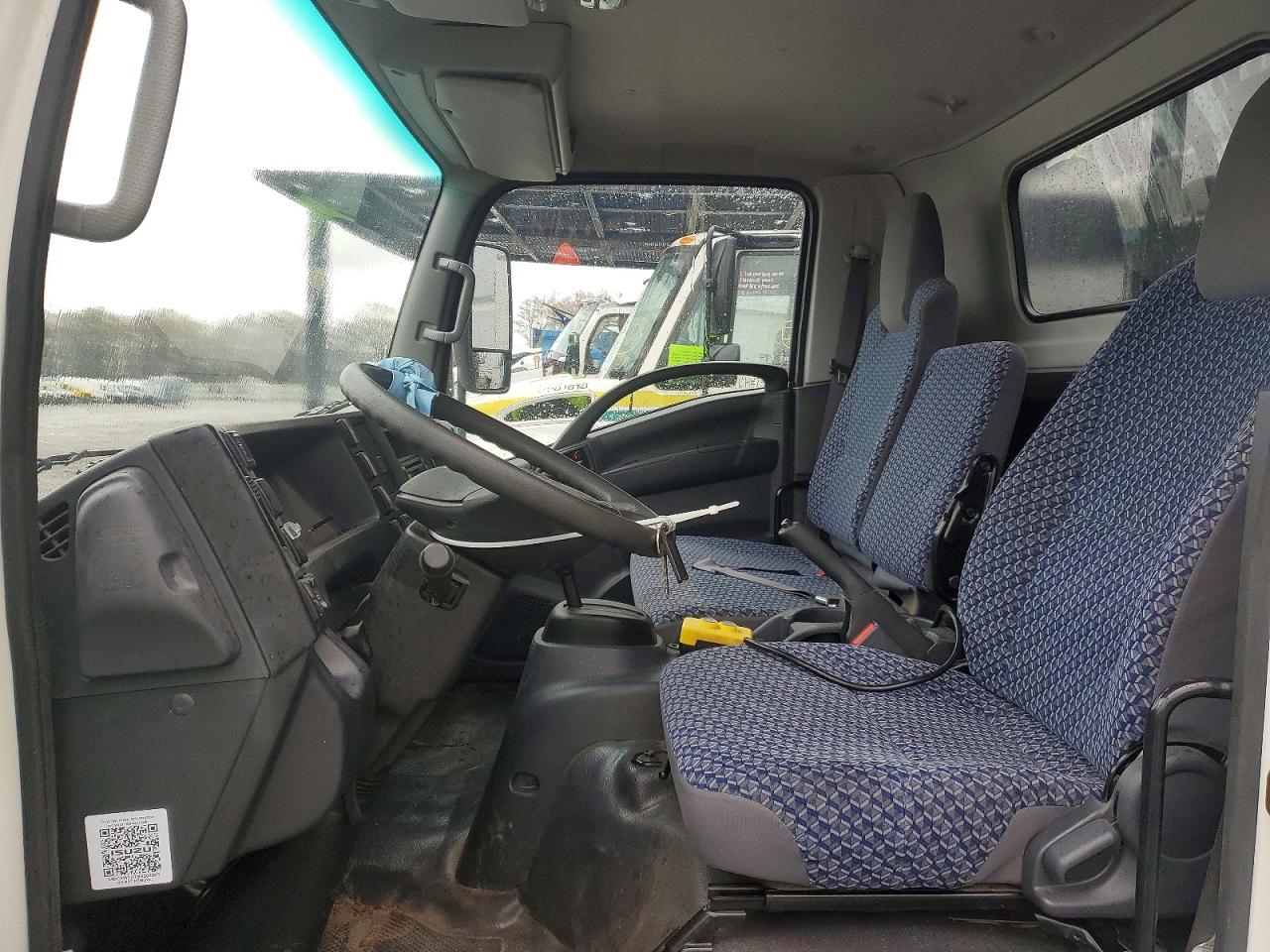 2025 ISUZU NPR photo 13