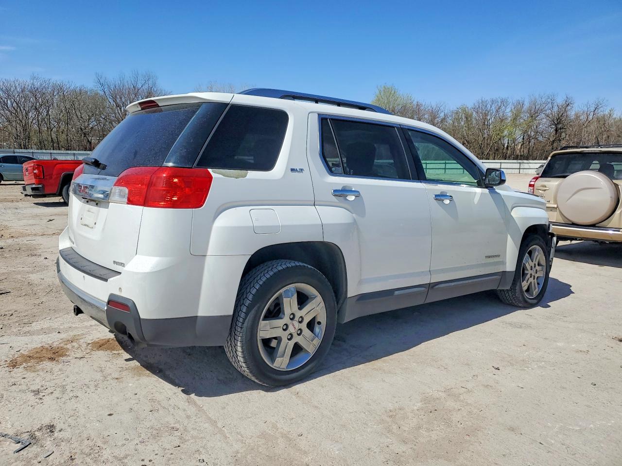 2012 GMC TERRAIN SLT photo 3
