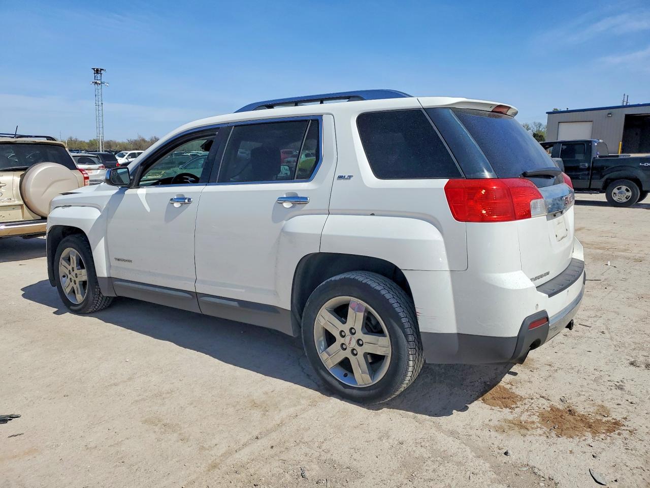 2012 GMC TERRAIN SLT photo 2