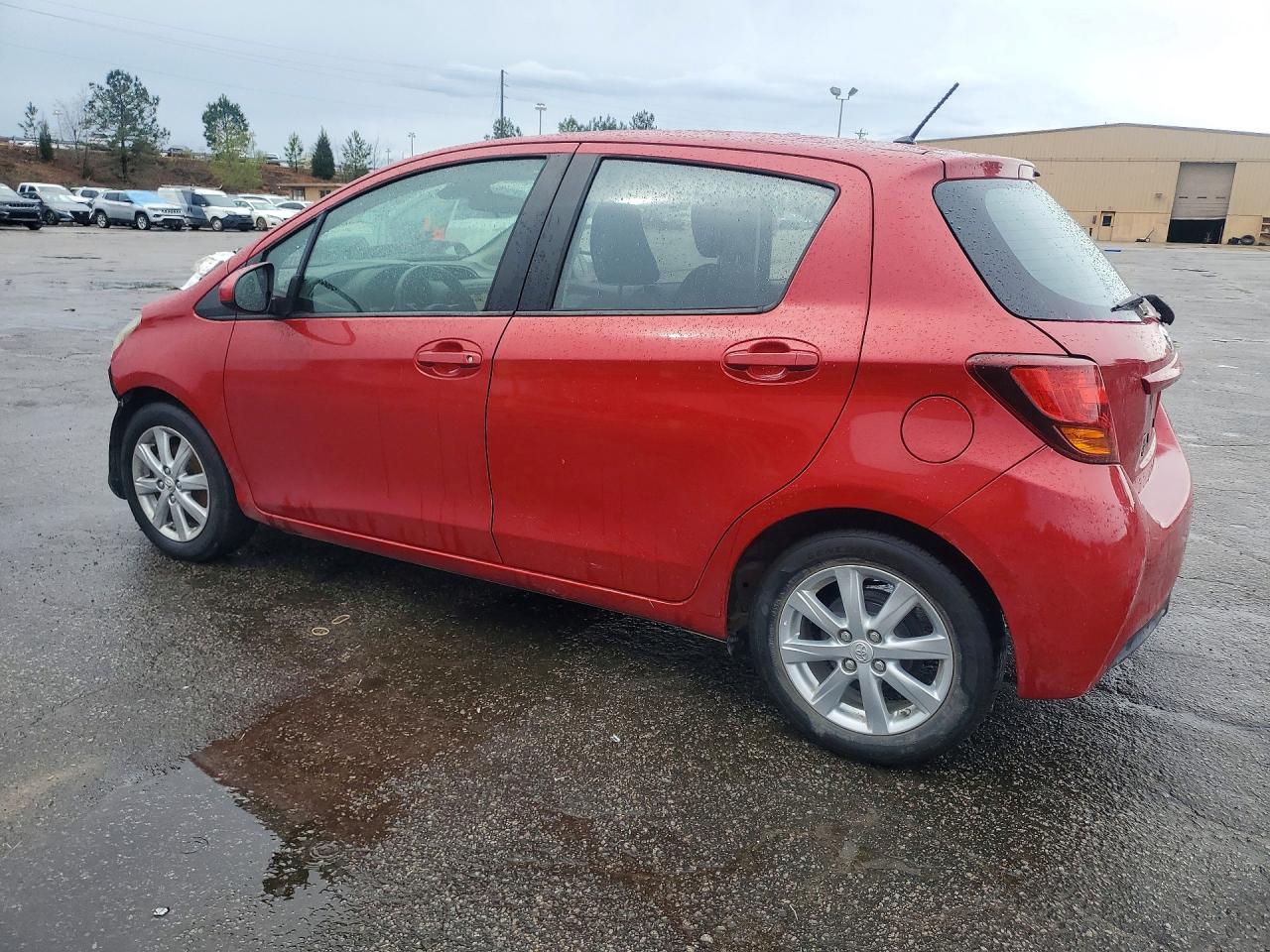 2017 TOYOTA YARIS 5-DOOR LE photo 2
