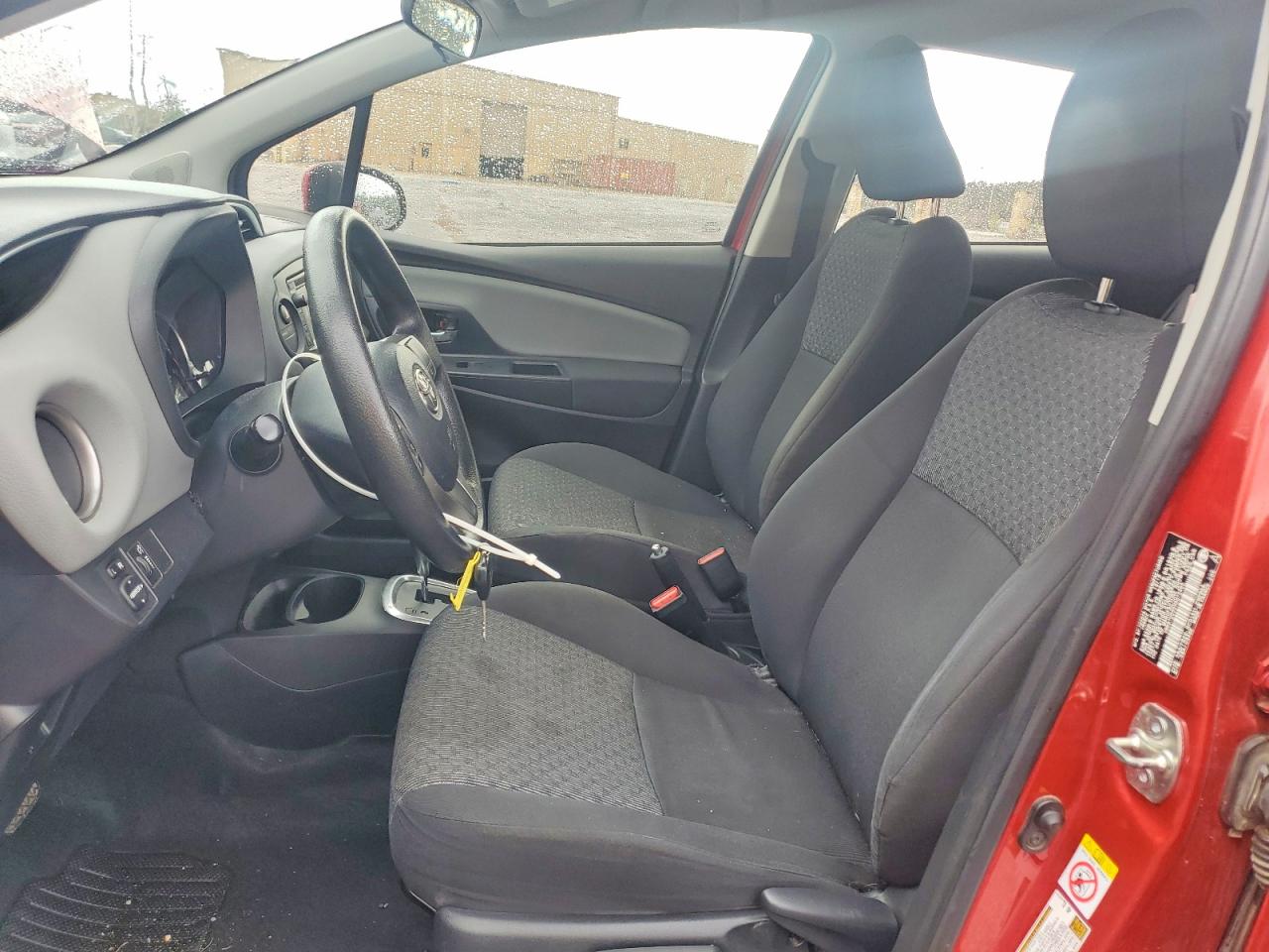 2017 TOYOTA YARIS 5-DOOR LE photo 7