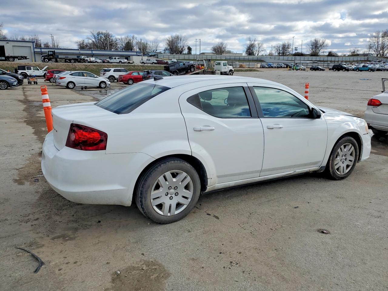 2013 DODGE AVENGER SE photo 3