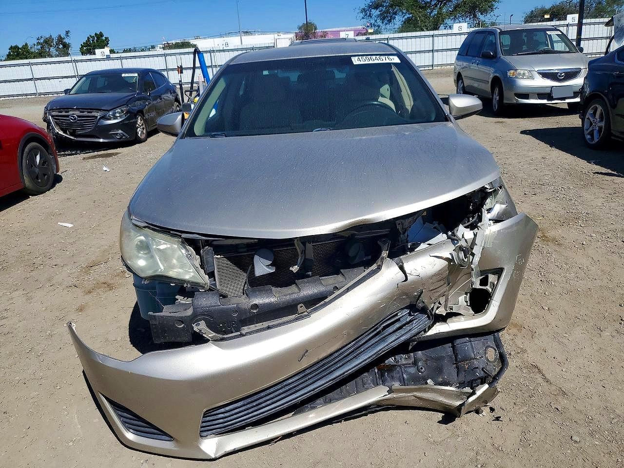 2014 TOYOTA CAMRY LE photo 9