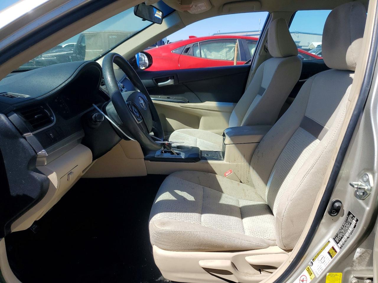 2014 TOYOTA CAMRY LE photo 13