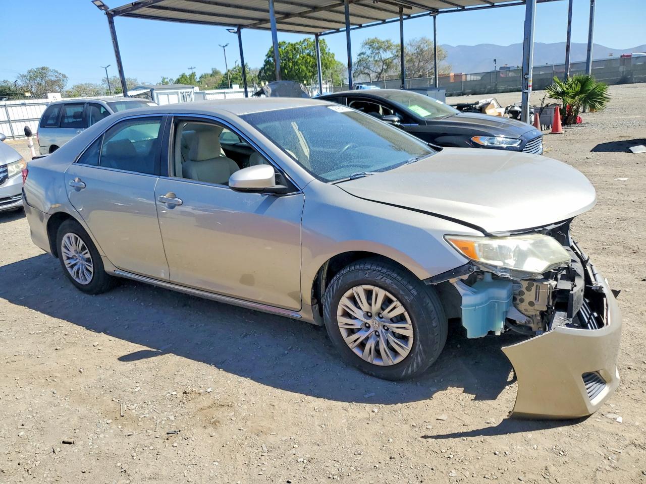2014 TOYOTA CAMRY LE photo 7