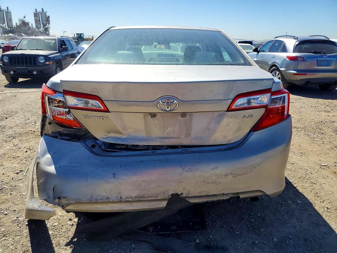 2014 TOYOTA CAMRY LE photo 11