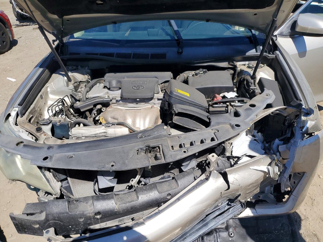 2014 TOYOTA CAMRY LE photo 21